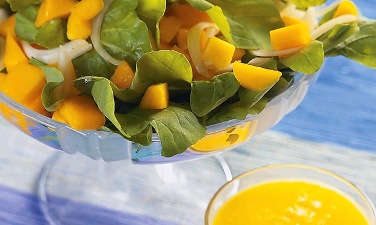 Leia mais sobre o artigo Saladas Natalinas, 10 receitas de saladas para você servir na ceia de natal