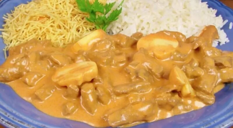 Strogonoff de carne cremoso assim você ainda não fez